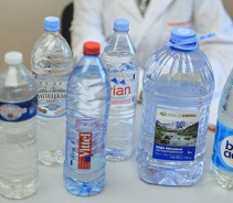 Питьевая вода известных производителей оказалась опасной для здоровья!