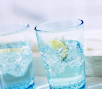 Hесколько причин, по которым мы должны пить воду, чтобы помочь своему телу