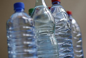 Пластик в бутилированной воде: ВОЗ начинает расследование