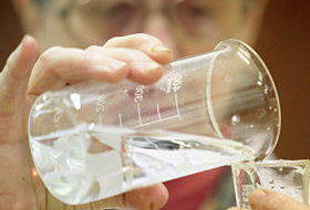 Электролизная - восстановительная вода очищает активные кислородные разновидности и защищает ДНК от окислительного повреждения