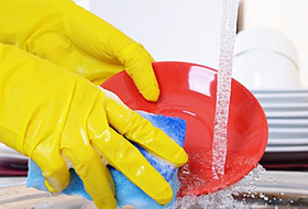 Яд на тарелке? Чем опасны средства для мытья посуды