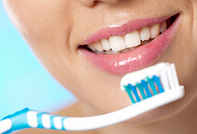 Что скрыто в зубной пасте: ингредиенты, которые больше всего волнуют экспертов